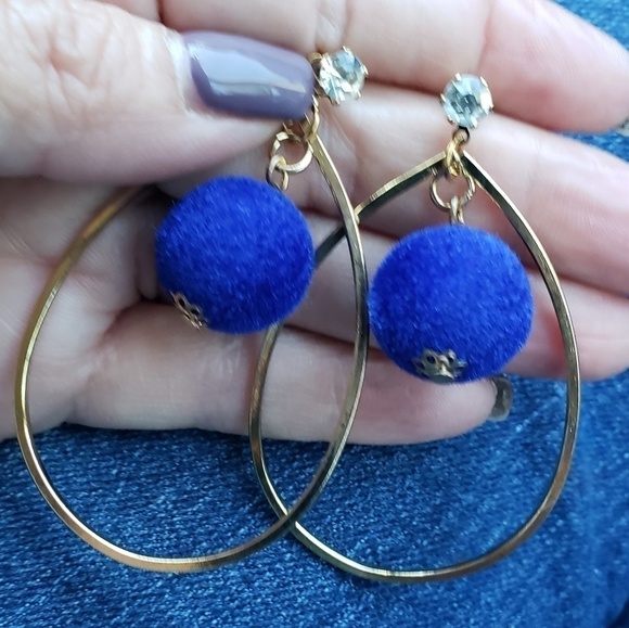 Gold tone stud dangling earrings spheres blue felt like balls globes - Picture 3 of 9